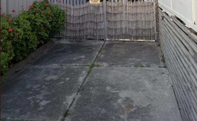 Large parking bay close to CBD and Vic Park Strip