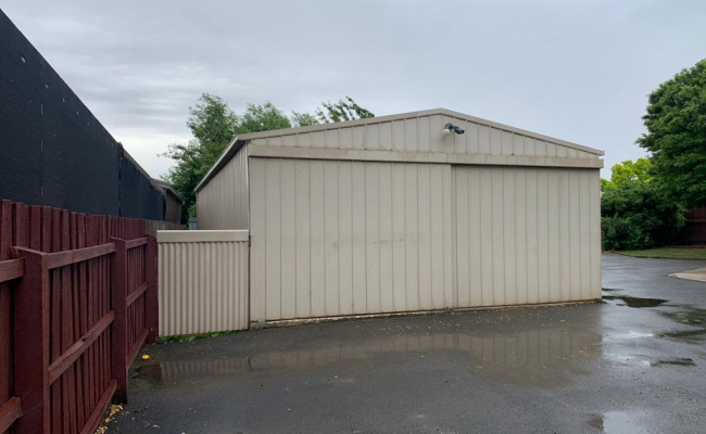 Huge garage or driveway for your boat or caravan