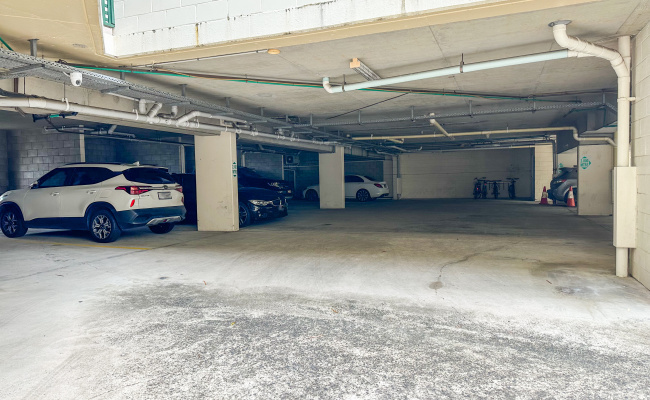 Undercover parking 2 min from Toowong Village