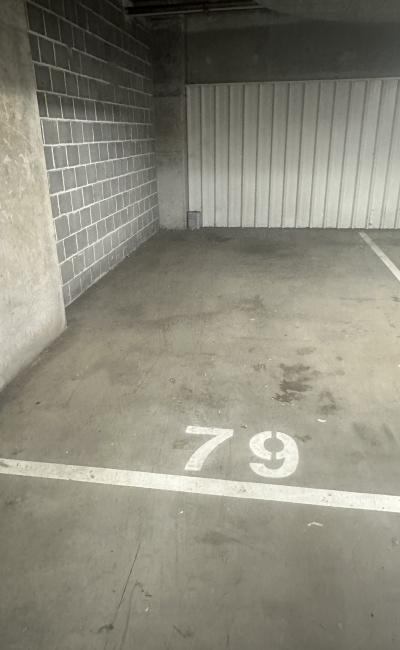 Great parking spot near to airport