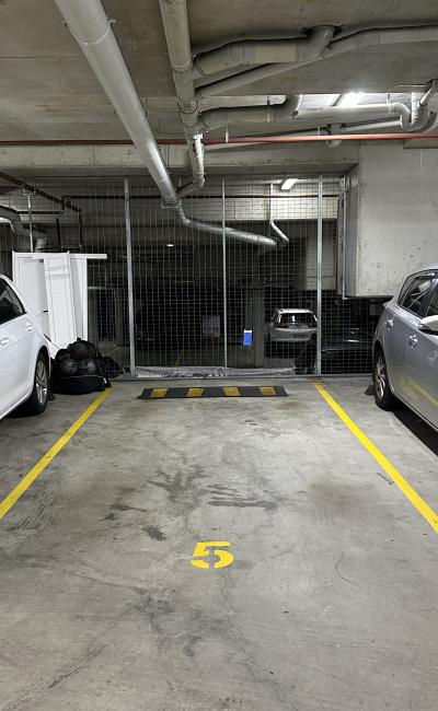 Secure parking 200 m from Mascot station