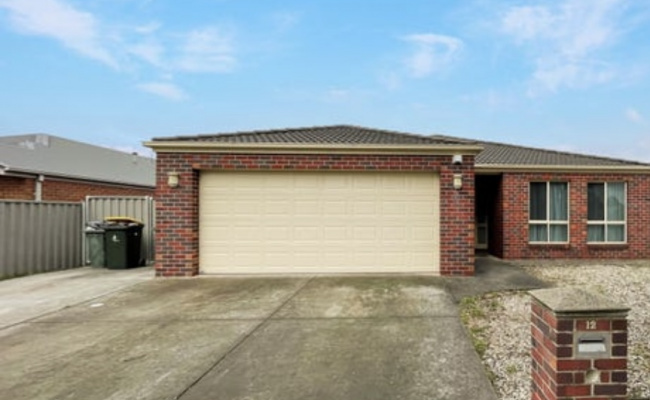 Spacious parking in Delecombe. Available garage parking or driveway parking.