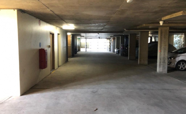 Secured undercover parking and storage in Manly - 10mn walk from Wharf