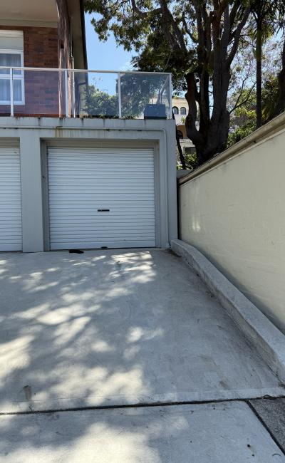 Awesome Parking Space in Manly. 5 min walk to the beach and 3 min walk to public transport.