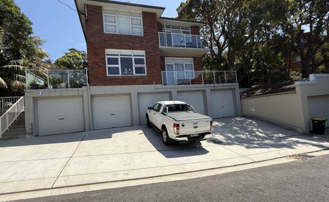 Awesome Parking Space in Manly. 5 min walk to the beach and 3 min walk to public transport.