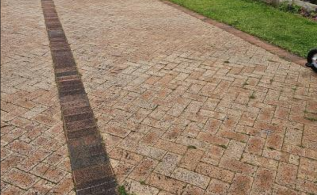 Great parking space short walk to bus stop directly to city or Galleria Morley