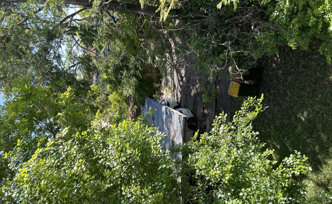 Safe spot across the road from Brisbane Boys College perfect for staff or students. Walking distance