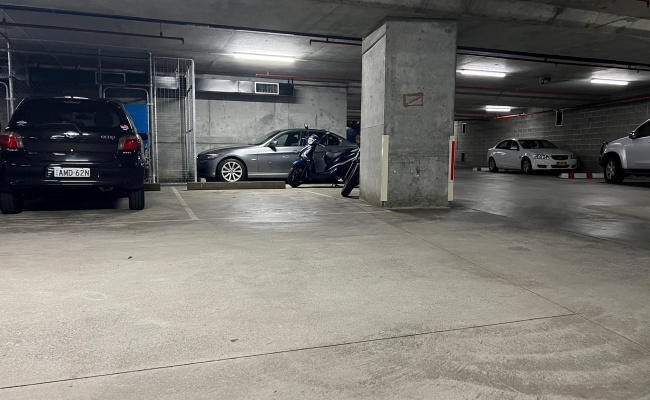 Great Parking Space in Potts Point 2 min from Train station