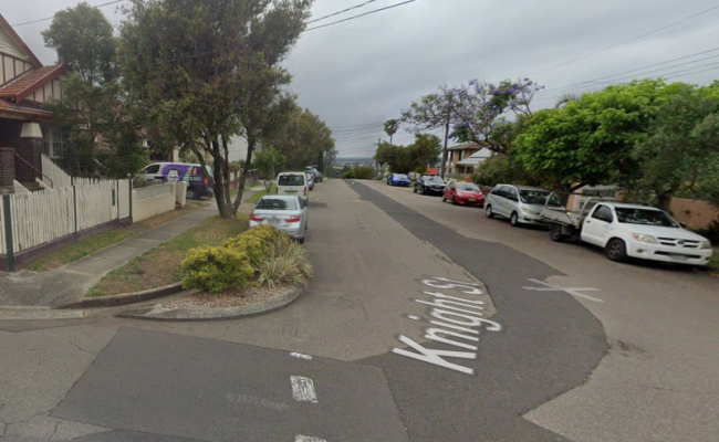 Great spot near public transport close to city airport