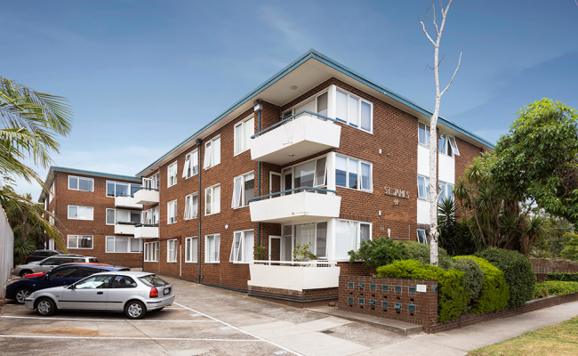 Great parking space in Armadele super close to Armadele Station, High Street and Glenferrie Rd shops