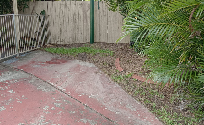 Large parking space, good location!