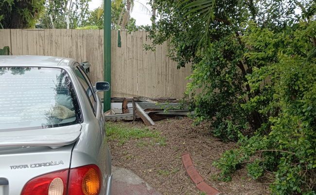Large parking space, good location!