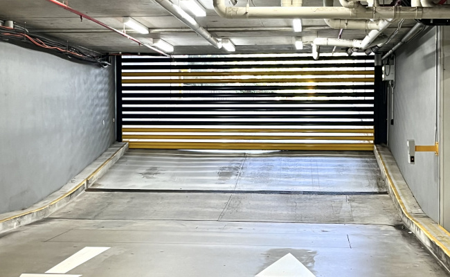 Convenient Parking Space close to Airport. 5 Mins to Intl. Airport & 3 Mins walk to ArncliffeStation