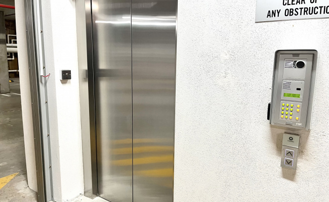 Convenient Parking Space close to Airport. 5 Mins to Intl. Airport & 3 Mins walk to ArncliffeStation