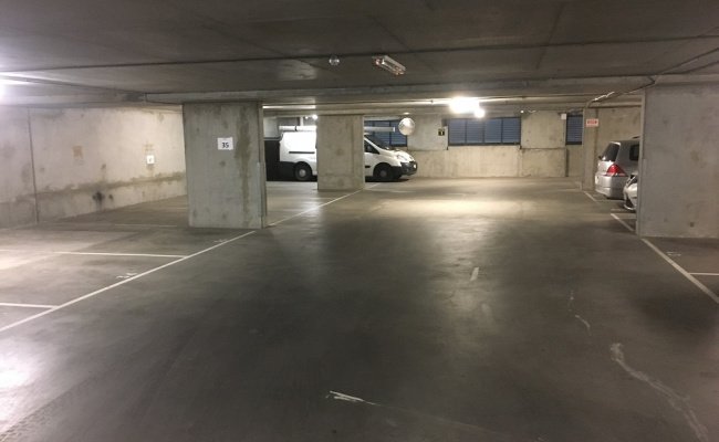 Melbourne - Secure Parking near Train Stations
