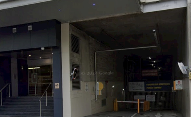 La Trobe St. CBD Parking Tram Stop & State Library