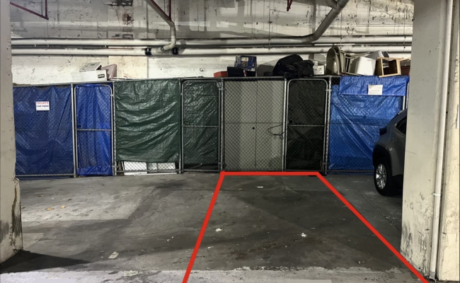 Melbourne - Secure CBD Parking close to Flagstaff Station