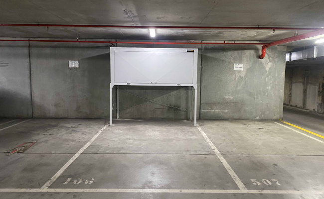 Convenient and secure parking spot in Melbourne CBD with use of storage box if required.