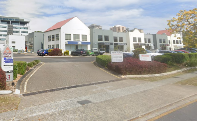 Easy & quick access from Kilroe Street.  Walk to Coronation Drive or Park Road.  (7A)