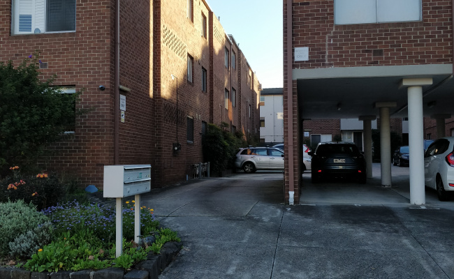 Convenient Carlton North location