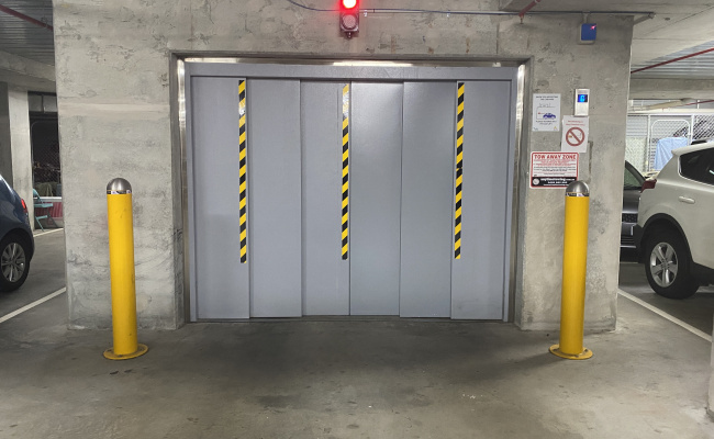 Secure CBD parking near Vic Market & Melb Uni