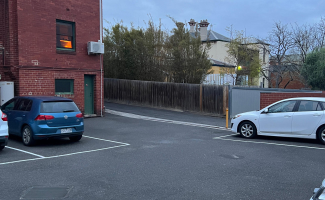 Parking space on Lennox St/Bridge Road (15mins Tram to CBD, 10mins walk to MCG, 8mins walk to Coles)