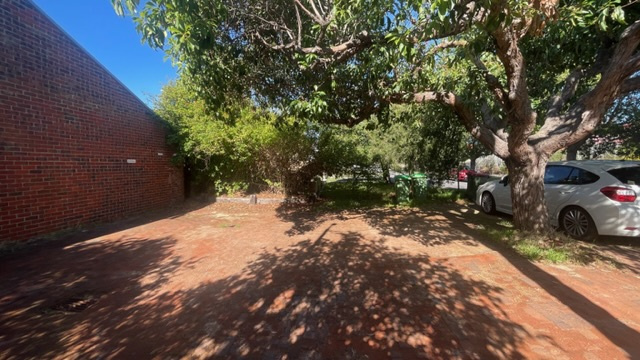 Shady parking near hospital in Nedlands