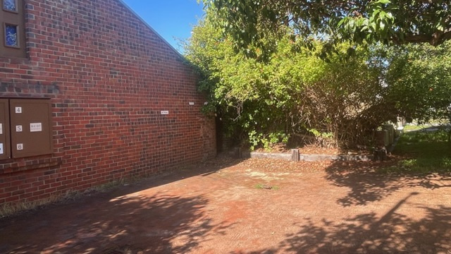 Shady parking near hospital in Nedlands