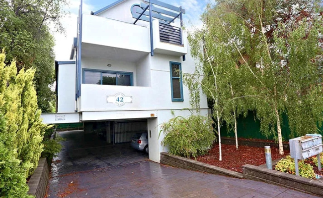 Large Parking under Roof near Swinburne (close to Glenferies Station & Tram 16 Stop)