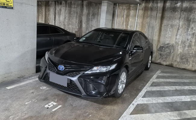 Very big car space in Zetland