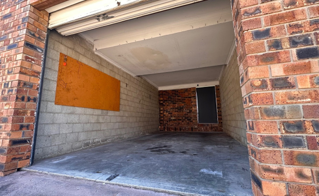 Private lock-up garage available for rent in Mount Warren Park Logan