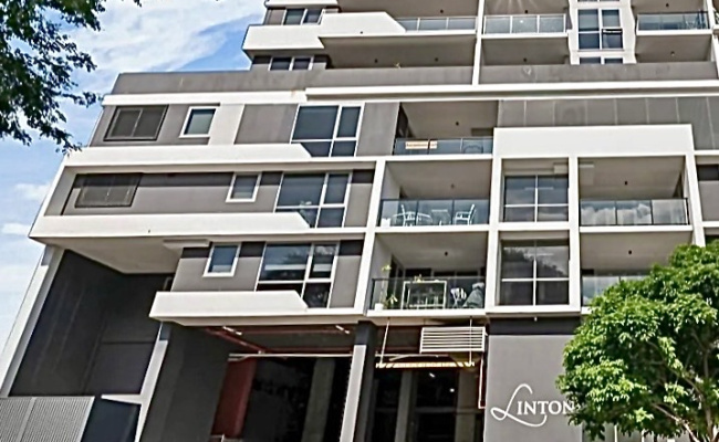 Secure Weekday Parking right next to the Gabba & Major Busway. 23 bus routes. Direct Shuttle UQ.