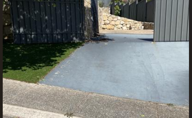 Driveway with manually operated gate, 300m to bus stop 57 and Kings Baptist Grammar School