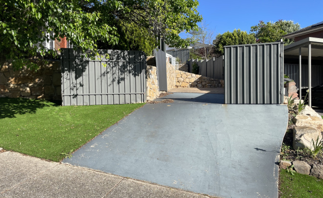 Driveway with manually operated gate, 300m to bus stop 57 and Kings Baptist Grammar School