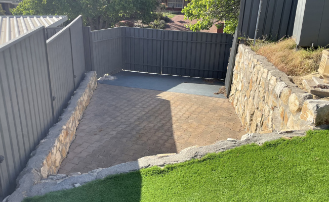 Driveway with manually operated gate, 300m to bus stop 57 and Kings Baptist Grammar School