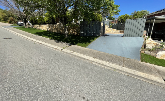 Driveway with manually operated gate, 300m to bus stop 57 and Kings Baptist Grammar School