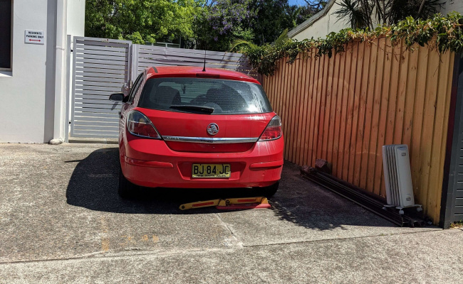Redfern - Great Outdoor Parking Space near Main Roads