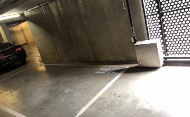Carlton - Great Secure Undercover Parking close to CBD/Melbourne UNI
