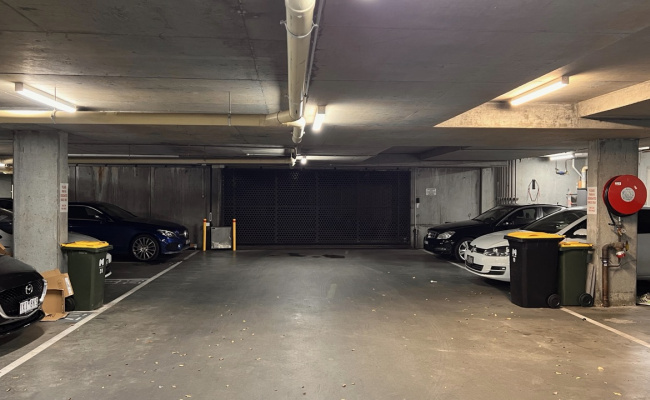 Ideal indoor parking spot, located right on Lygon Street, 15 min walk to CBD