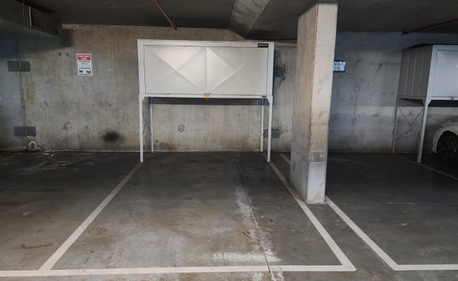 Melbourne - Prime & Secure Parking Spot near Parliament House