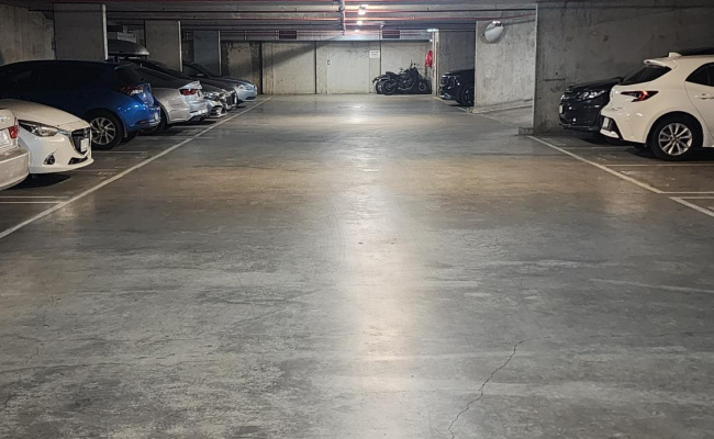 Melbourne - Prime & Secure Parking Spot near Parliament House