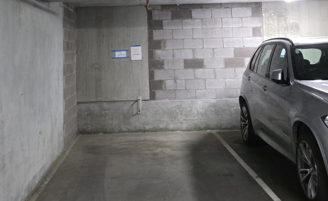 Little Lonsdale Street Indoor parking. AVAILABLE IMMEDIATELY!!