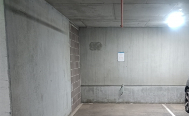 Little Lonsdale Street Indoor parking. AVAILABLE IMMEDIATELY!!