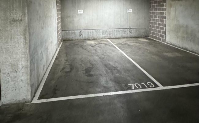 Spencer St. X King St. - Easy Parking close to Southern Cross Station and Flagstaff Garden