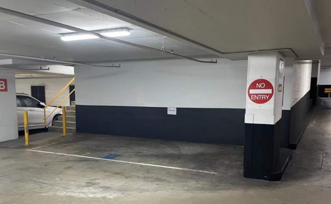 Sydney CBD - Secure Indoor Parking close to Museum Station