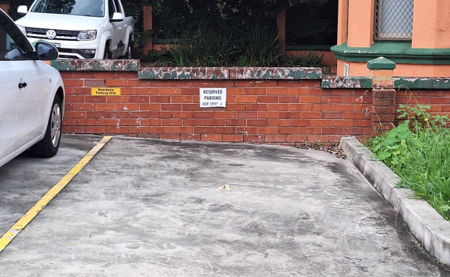 Summer Hill - Safe Open Parking Access Anytime opposite Ashfield Manor
