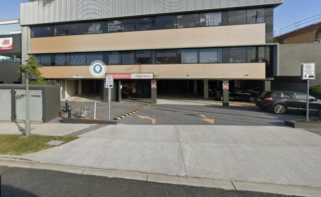 Great parking space in Woolloongabba and only 4min walk to Buranda Train and 15min walk to Gabba