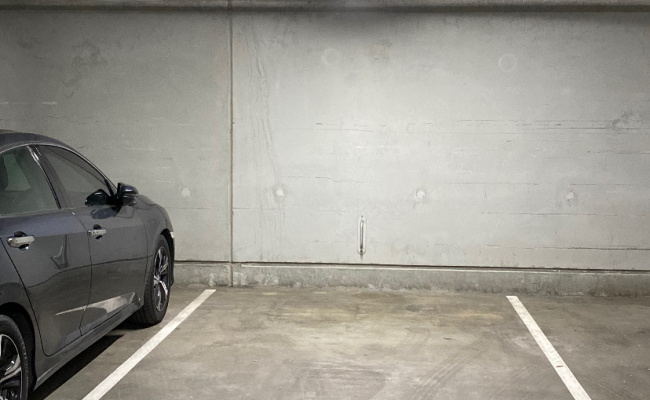 Parking lot on Lonsdale Street