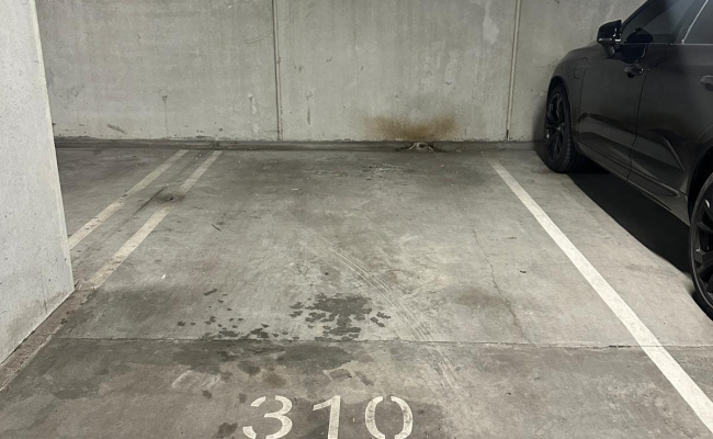 Convenient parking spot in Richmond! Located right next to bridge road and 4 minutes from tram stop.