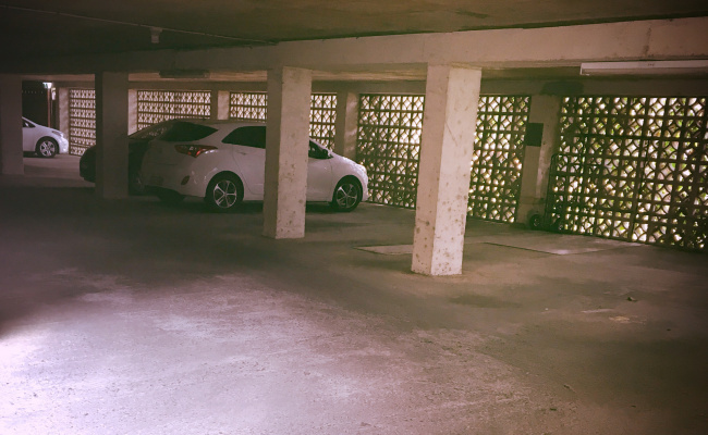 Great location Indoor lot parking